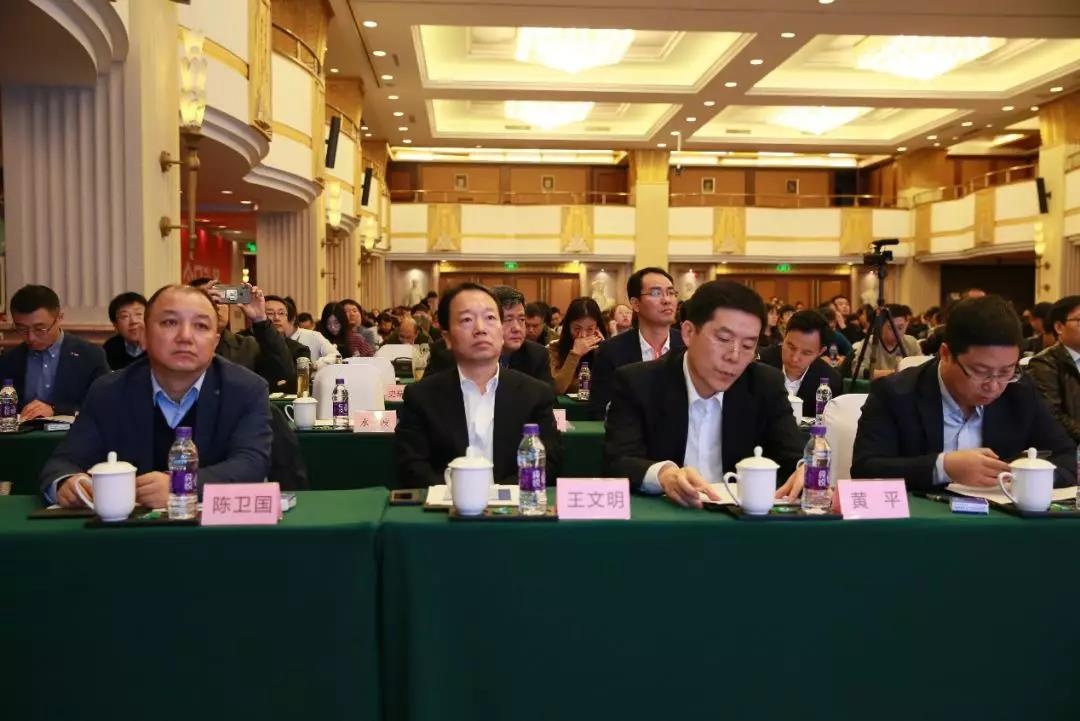 ������������ڼ�����Ӫ����ҵ���ܲó�����Ӧ����ϯ���