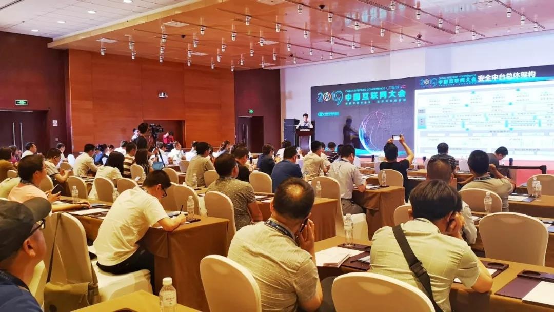 ���������������Ӫ����ҵ����ǰ�ܼ��������ԡ���Ӫ���徲��̨˼����Ϊ���ⷢ�ݳ���